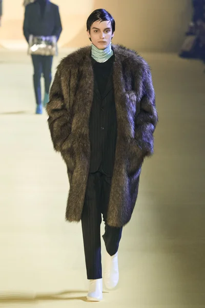 Look 11